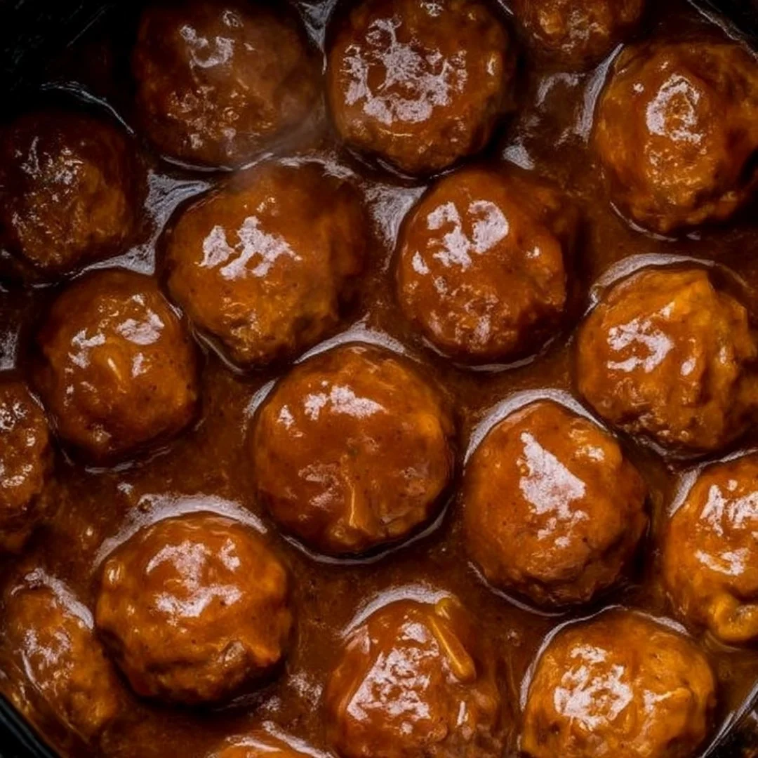 4 Ingredient Mounjaro Recipe – Step-by-step process showing lemon, ginger, and honey being mixed into a detox drink