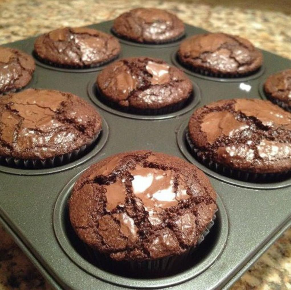 4 Ingredient Mounjaro Recipe – Step-by-step process showing lemon, ginger, and honey being mixed into a detox drink