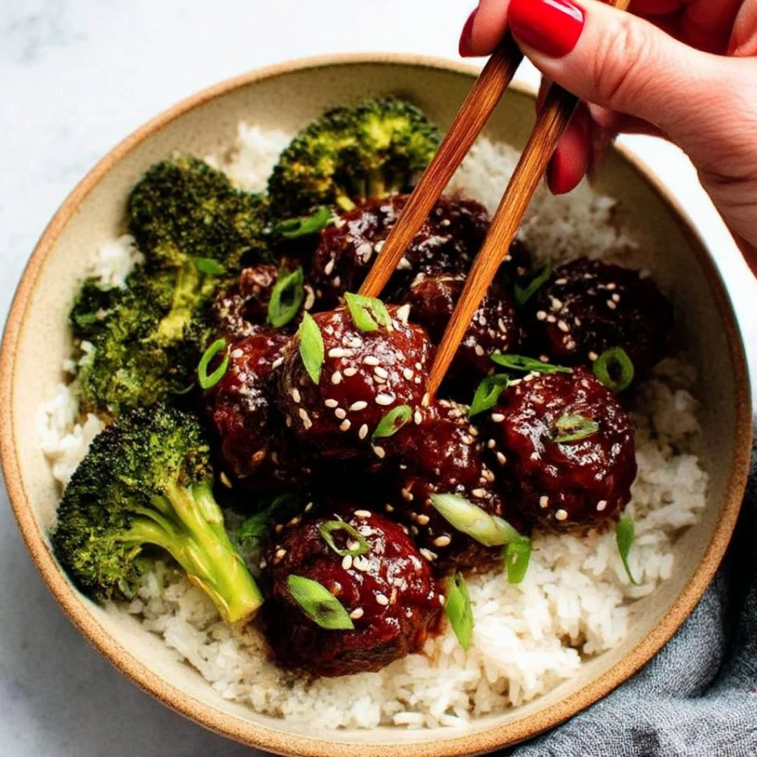 4 Ingredient Mounjaro Recipe – Step-by-step process showing lemon, ginger, and honey being mixed into a detox drink