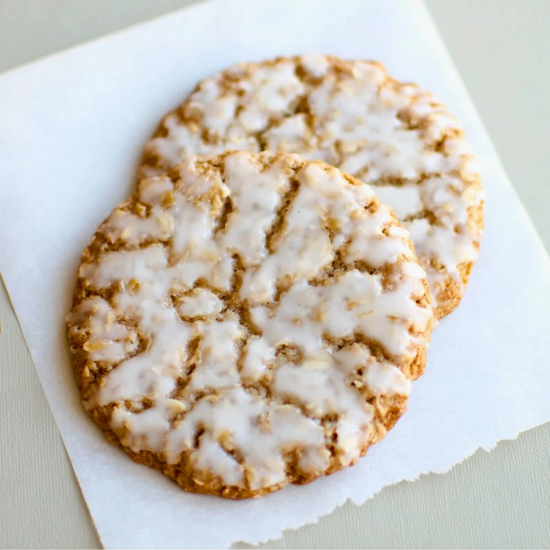 A bright, fizzy blue beverage with granulated salt crystals and a clear jar on a granite surface.