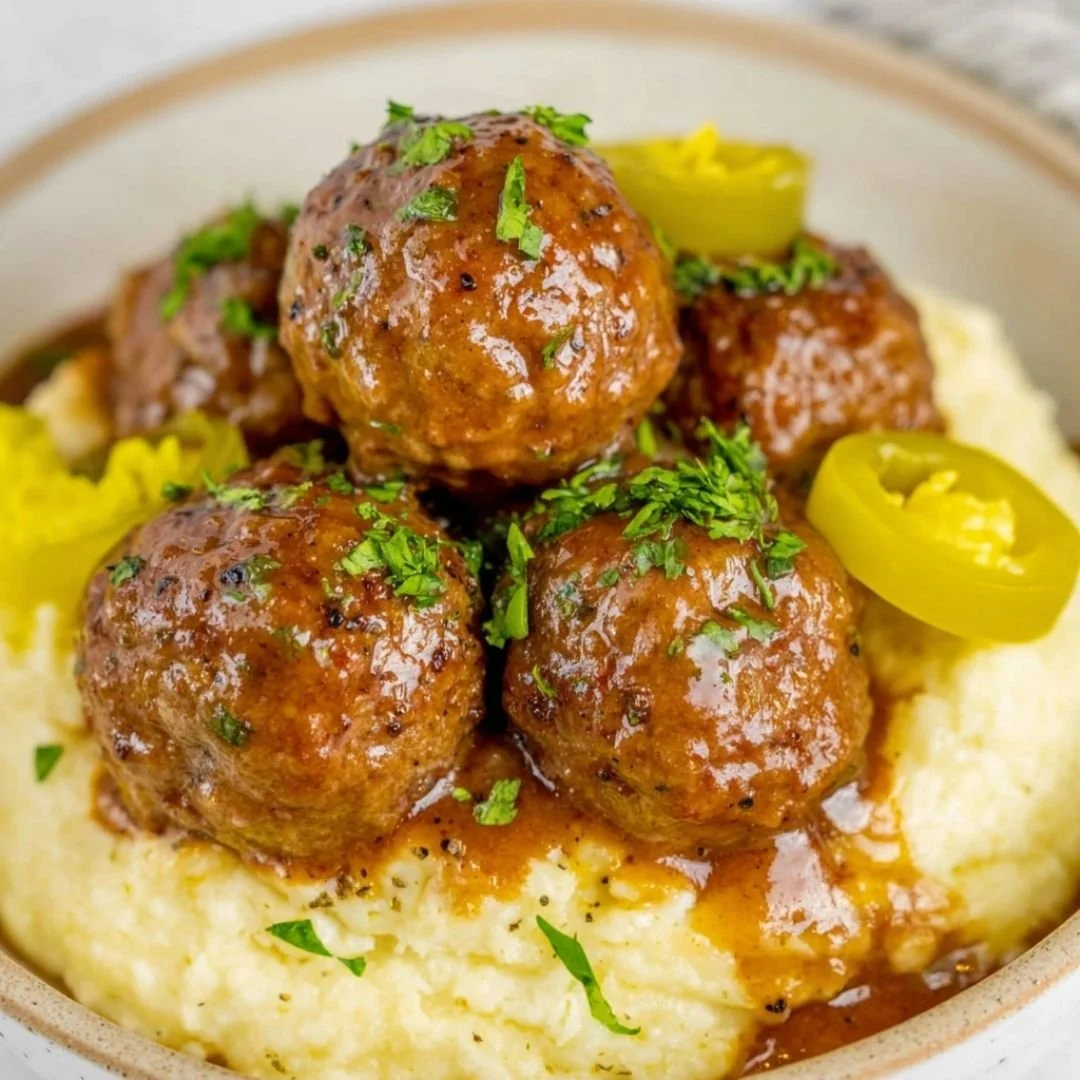 4 Ingredient Mounjaro Recipe – Step-by-step process showing lemon, ginger, and honey being mixed into a detox drink