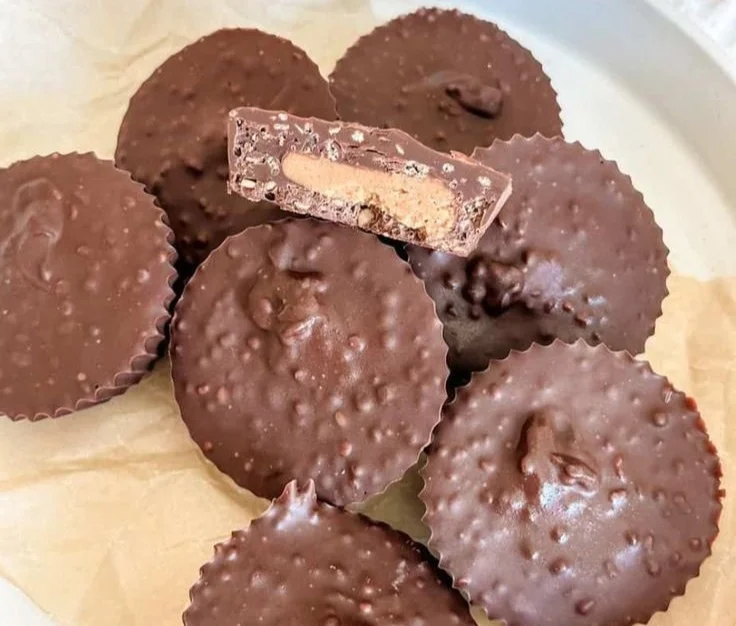 Vegan Quinoa Crunch Peanut Butter Cups with peanut butter filling and crunchy texture.